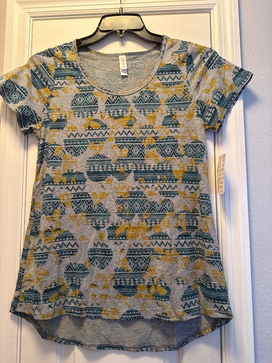 Tops - Lularoe shirt